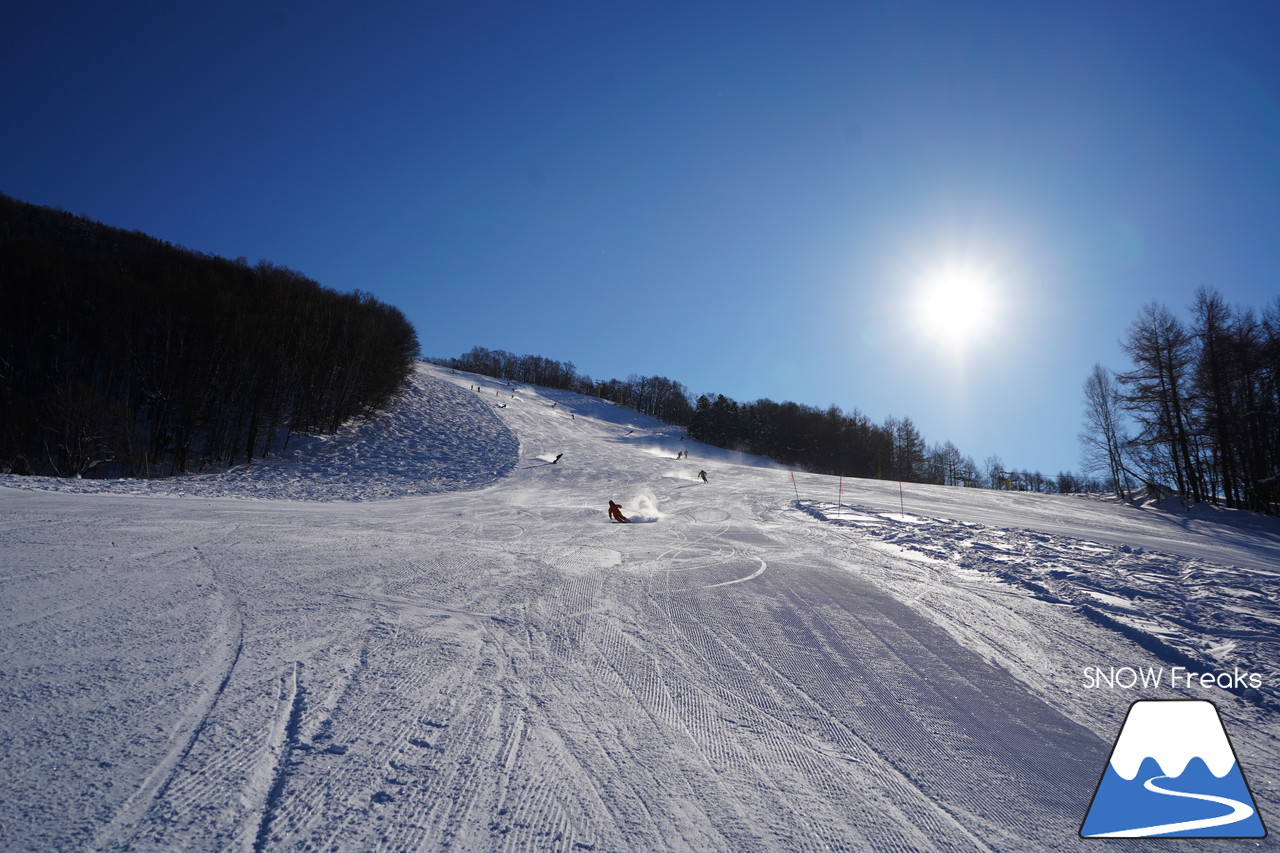カムイスキーリンクス 今季ICチケット導入＆新装OPENのセンターハウスで快適度アップ☆そして、粉雪が舞い上がる尾形信の『パウダーガイド』!!